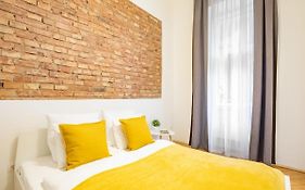 Quiet Comfort - Central Buda